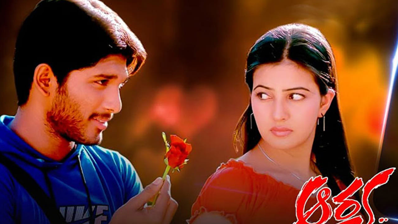 కానీ గంగోత్రి మూవీ తర్వాత వచ్చి ఆర్యా మూవీతో ఒక్కసారిగా స్టార్ హీరో రేంజ్‌లో గుర్తింపు తెచ్చుకున్నాడు. ఈ సినిమాలో అల్లు అర్జున్ నటనకు విమర్శకులు సైతం ఫిదా అయ్యారు. ఈ మూవీతో ఒక్కసారిగా యూత్ ఫేవరెట్ అయిపోయాడు. ప్రతి ఒక్కరూ ఆర్యా అంటూ .. అల్లు అర్జున్ పై విపరీతమైన అభిమానం పెంచుకున్నారు. దీంతో ఒక్కసారిగా అల్లు అర్జున్ సినీ కెరీర్ టర్న్ అయ్యింది.