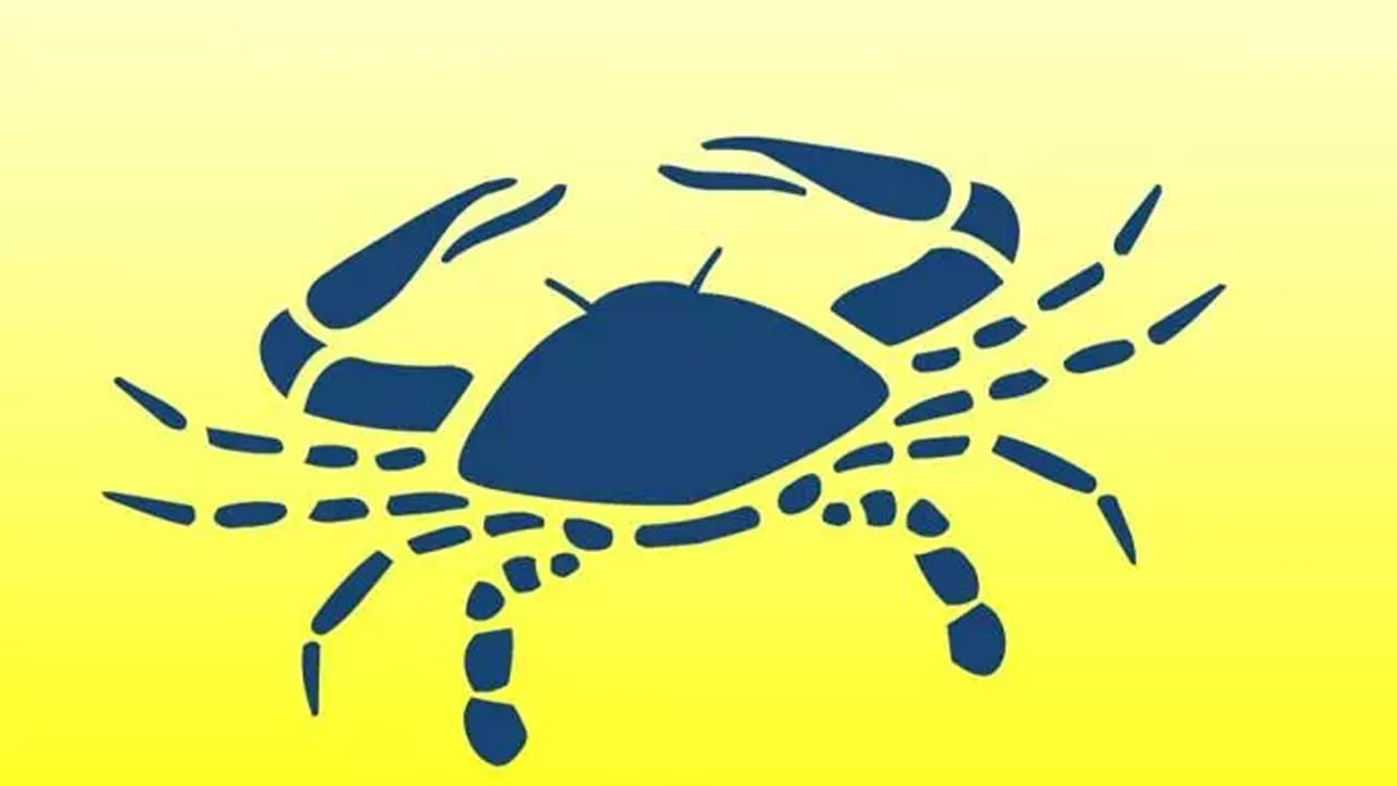 కర్కాటక రాశి : కర్కాటక రాశి వారికి కూడా చాలా అద్భుతంగా ఉంటుంది. ఈ రాశి వారు చాలా సంతోషంగా ఆనందంగా గడుపుతారు. ఈ రాశి వారు కొత్ వ్యాపారలు ప్రారంభించడానికి ఇది అనుకూలమైన సమయం. పనుల్లో ఆటంకాలు తొలిగిపోతాయి. ఇంటా బయట సంతోషకర వాతావరణం నెలకుంటుంది. ఆర్థికంగా అనేక రకాలుగా ప్రయోజనాలు చేకూరనున్నాయి.