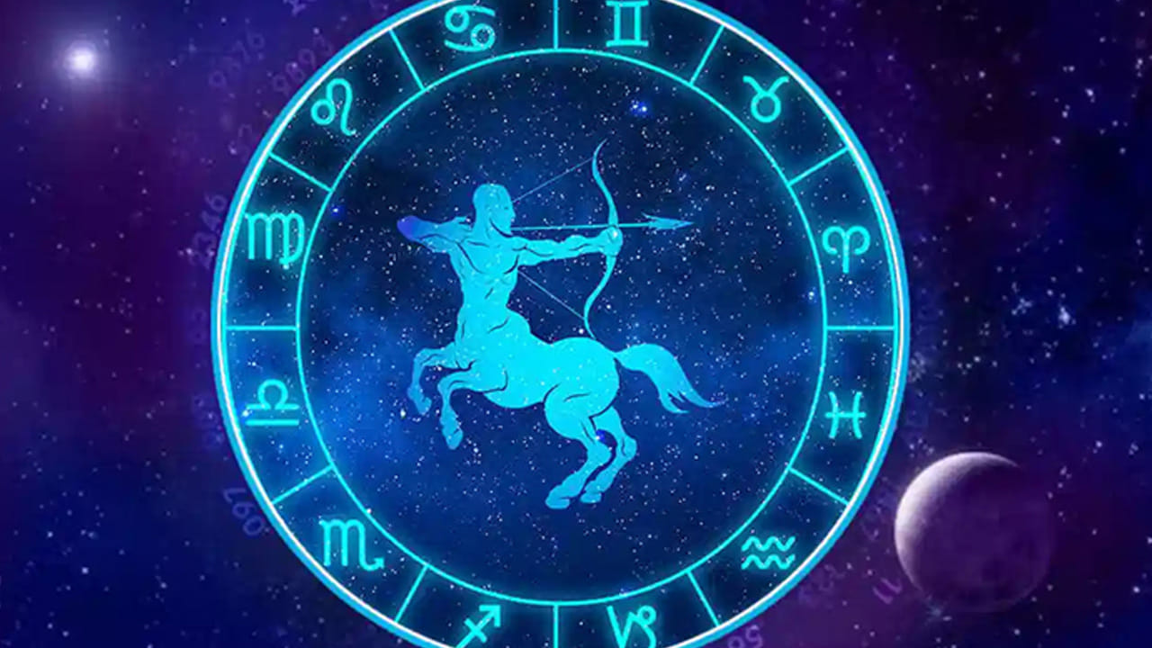 ధనస్సు రాశి : ధనస్సు రాశి వారికి అమావాస్య తిథి, నాలుగు గ్రహాల కలయిక,  రాజయోగాలు ఏర్పడటం వలన లక్కు కలిసి వస్తుంది. ఈ రాశి వారికి అన్నివిధాలుగా అద్భుతమైన ప్రయోజనాలు చేకూరనున్నాయి.  వృత్తిరిత్యా చాలా బాగుంటుంది. ఎవరు అయితే చాలా రోజుల నుంచి ఉద్యోగం కోసం ఎదురు చూస్తున్నారో, వారికి త్వరలో మంచి ఉద్యోగం లభించే ఛాన్స్ ఉంది. అన్ని విధాలుగా వీరికి కలిసి వస్తుంది