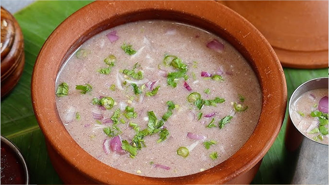 తయారీ విధానం : ముందుగా బియ్యాన్ని శుభ్రంగా కడగాలి. తర్వాత వాటిని ఫ్యాన్ కింద ఆరబెట్టి, నీటి పదన లేకుండా చూసుకోవాలి. ఆ తర్వాత పెసర పప్పు తీసుకొని వాటిని పెనంపై వేయించాలి. తర్వాత ఈ రెండింటినీ మంచిగా మిక్సీ పట్టుకోవాలి.