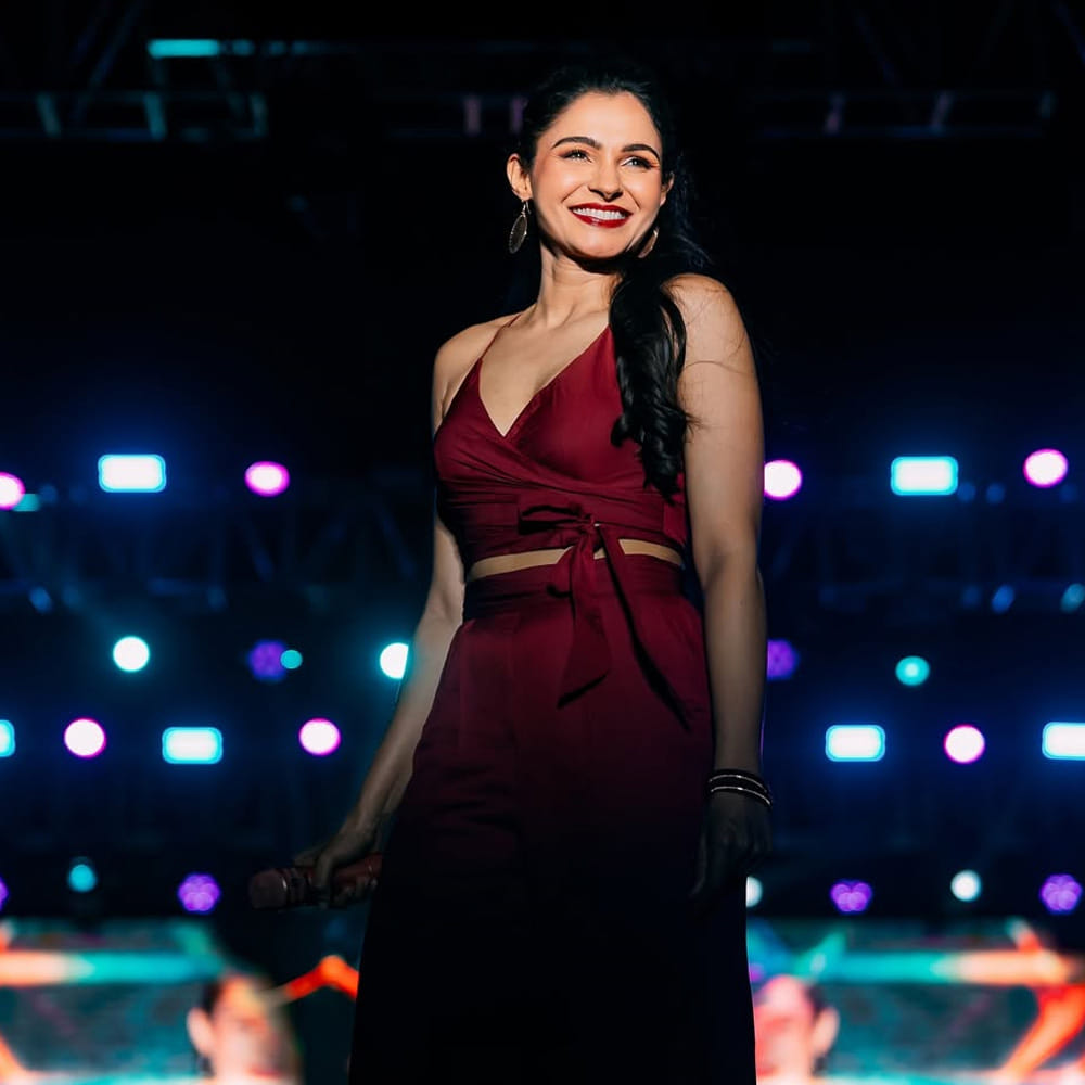 ఈ సినిమాకు సీక్వెల్ ఎప్పుడెప్పుడు వస్తుందా అని అభిమానులు గత దశాబ్ద కాలంగా ఎదురుచూస్తున్నారు. ఈ క్రమంలో దర్శకుడు సెల్వరాఘవన్, ధనుష్ హీరోగా 'యుగానికి ఒక్కడు-2'ను ప్రకటించి అందరినీ ఆశ్చర్యపరిచారు. అయితే, ఈ సీక్వెల్ గురించి తాజాగా హీరోయిన్ ఆండ్రియా జెర్మియా చేసిన వ్యాఖ్యలు ఇప్పుడు సినిమా ఇండస్ట్రీలో చర్చనీయాంశంగా మారాయి.