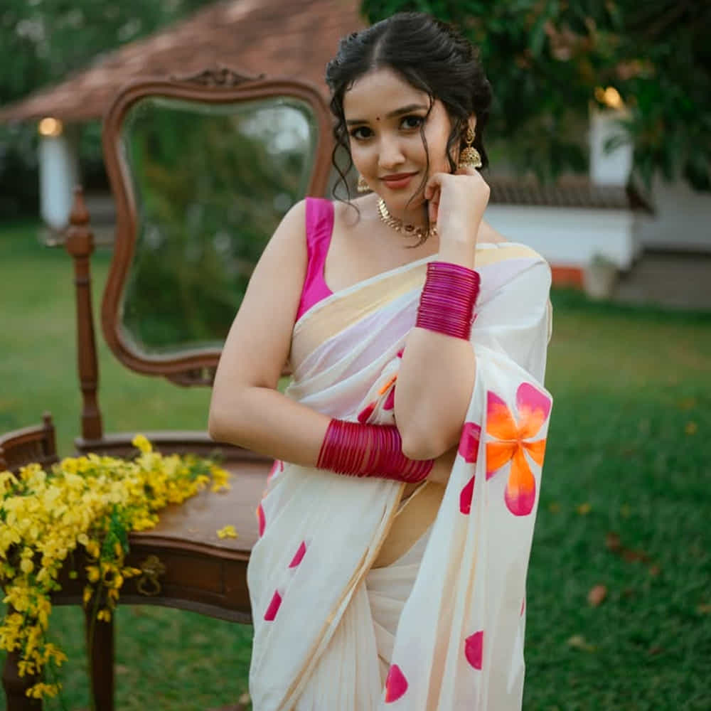 తెలుగులో ఈ చిన్నది బుట్ట బొమ్మ సినిమాతో తెలుగు ప్రేక్షకులను పలకరించింది. సోషల్ మీడియాలో యాక్టివ్గా ఉన్న నటి అనికా సురేంద్రన్కి ఇన్స్టాగ్రామ్లో 2.6 మిలియన్లకు పైగా ఫాలోవర్లు ఉన్నారు. తాజగా కొన్ని క్రేజీ అందమైన ఫోటోలు ఇంటర్నెట్లో వైరల్ అవుతున్నాయి.