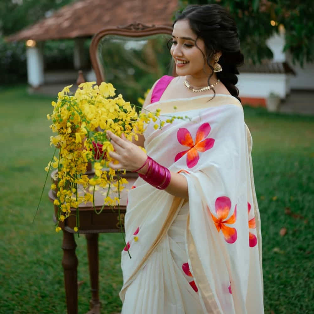 చాలా మంది చైల్డ్ యాక్టర్స్ హీరోలుగా, హీరోయిన్స్ గా మారి సినిమాలు చేస్తున్నారు. ఎన్నో సినిమాల్లో చైల్డ్ ఆర్టిస్ట్ గా సినిమాలు చేసిన అనికా సురేంద్రన్ ఇప్పుడు హీరోయిన్ గా సినిమాలు చేస్తుంది. ఇప్పుడు తన అందంతో కుర్రాళ్లను కవ్విస్తుంది ఈ ముద్దుగుమ్మ. నటి అనికా సురేంద్రన్ 2007లో మలయాళ చిత్రసీమలో చైల్డ్ ఆర్టిస్ట్ గా సినీ రంగప్రవేశం చేసింది.