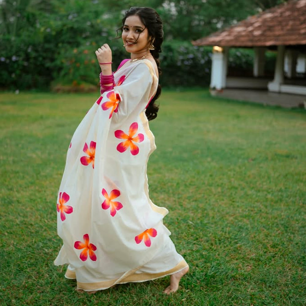 దీని తరువాత, ఆమె 2014 తమిళ చిత్రం మీని ఐందాల్లో అజిత్ కుమార్తెగా నటించింది. ఈ సినిమాలో తన క్యూట్ పర్ఫామెన్స్ తో ఆకట్టుకుంది. ఈ సినిమా మంచి విజయం సాదించడంతో ఈ చిన్నదానికి మంచి గుర్తింపు వచ్చింది. తన క్యూట్ నటనతో ఆకట్టుకుంది.