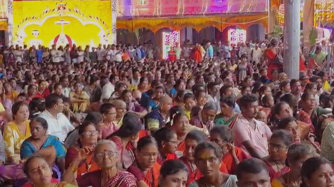 ప్రభుత్వం తరుపున స్వామి వారికి  అమ్మవారికి పట్టు వస్త్రాలు సమర్పించారు జిల్లా కలెక్టర్ ఎం. ఎన్. హరేంధిర ప్రసాద్ తెలిపారు. 
ఆలయ వేద పండితులు అర్చకులు పురోహితులు పెద్దలు స్వామివారి కల్యాణా క్రతువుని శాస్ట్రోక్టంగా గా జరిపారు. ఈ కళ్యాణానికి సీత రాములు పెద్దలుగా వ్యవహరించారు. 
