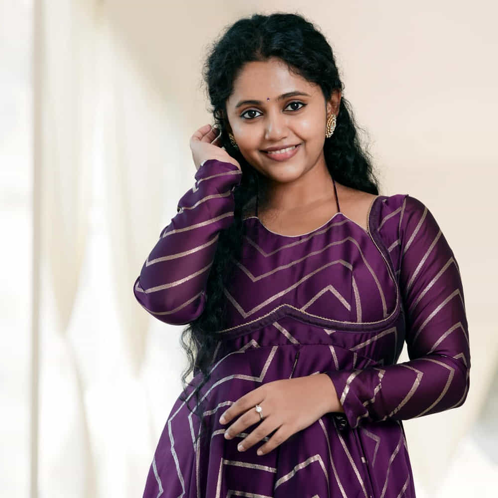 ప్రస్తుతం వెబ్ సిరీస్ లు, యూట్యూబ్ లో షార్ట్ ఫిలిమ్స్ చేస్తూ సందడి చేస్తుంది అనీ. బాలనటిగా నంది అవార్డులు కూడా అందుకుంది. చిరంజీవి, మహేష్ బాబు, నందమూరి బాలకృష్ణ, జగపతి బాబు, గోపీచంద్, రామ్ పోతినేని, రామ్ చరణ్,లాంటి స్టార్ హీరోల సినిమాల్లో చైల్డ్ ఆర్టిస్ట్ గా నటించింది అనీ. ఇప్పుడు ఈ చిన్నది హీరోయిన్ గా మారి సినిమాలు చేస్తోంది.