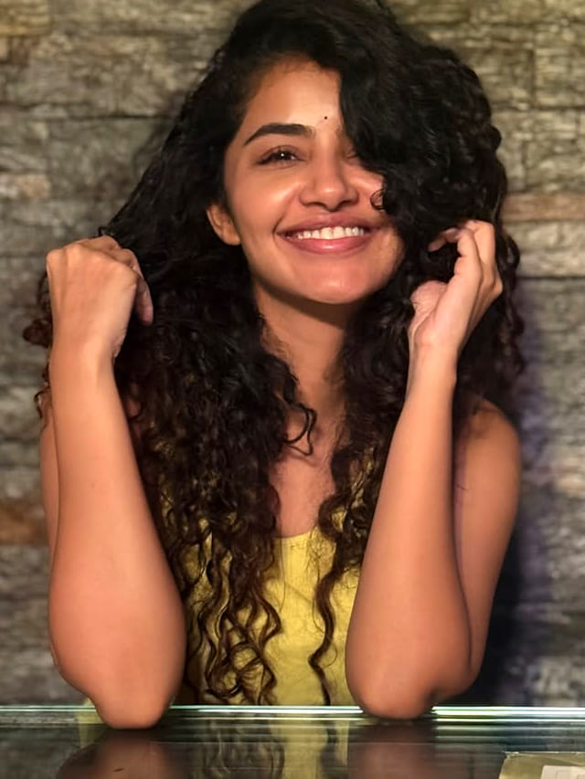 అనుపమ పరమేశ్వరన్  రేస్ లో వెనకబడుతుందా.?