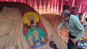 ప్రత్యేక ఆకర్షణగా సైకత శిల్పాలు