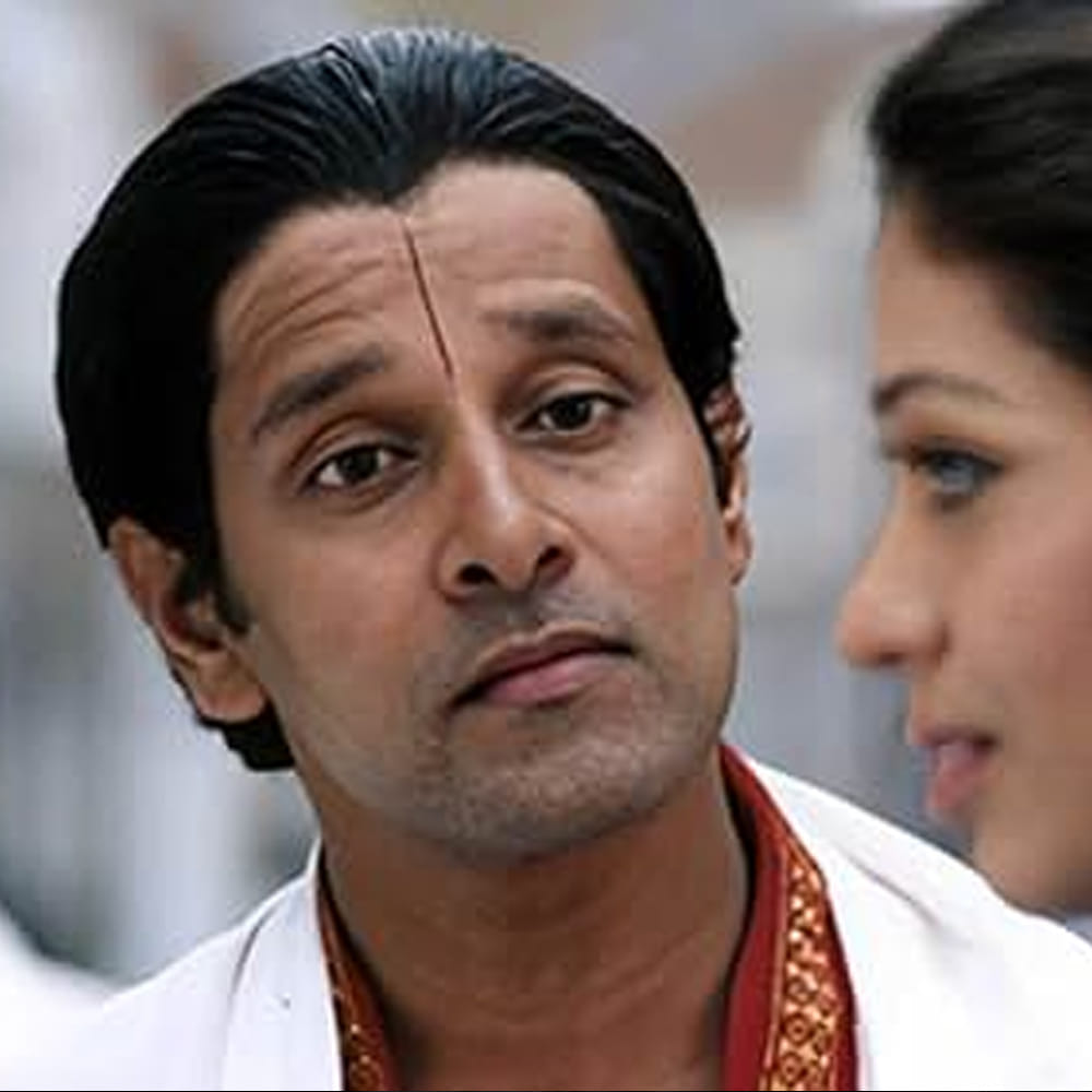 ఇక ఈ సినిమాలో విక్రమ్ చిన్ననాటి పాత్రలో నటించిన చైల్డ్ ఆర్టిస్ట్ గుర్తున్నాడా..? అపరిచితుడు సినిమాలో విక్రమ్ చిన్ననాటి పాత్రలో నటించిన చైల్డ్ ఆర్టిస్ట్ ఓ స్టార్ హీరో బావమరిది. ఈ చైల్డ్ ఆర్టిస్ట్ పేరు విరాజ్. అతని స్క్రీన్ నేమ్ హరి ప్రశాంత్.