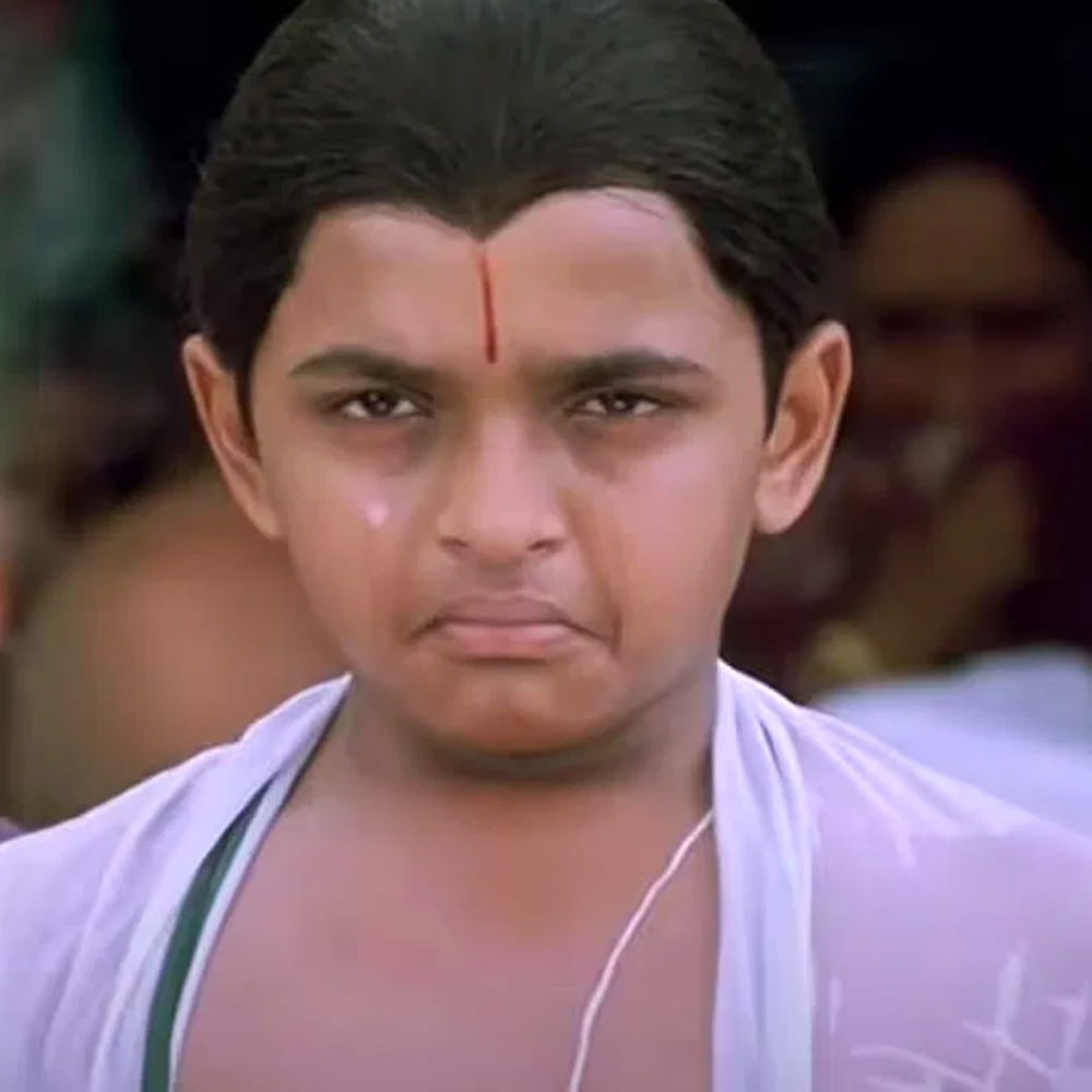  ఈ చైల్డ్ యాక్టర్ హీరోగా మారడు.. ఆ మధ్య ఓ సినిమాలో హీరోగా నటించాడు. హరి ప్రశాంత్ తండ్రి ఓ డబ్బింగ్ ఆర్టిస్ట్.. అయన ఇళయ దళపతి తల్లికి సోదరుడు. ఇక విరాజ్ నాలుగు అయిదు సినిమాల్లో చైల్డ్ ఆర్టిస్ట్ గా నటించాడు. ఇక ఇప్పుడు హీరోగా మారి సినిమాలు చేస్తున్నాడు.