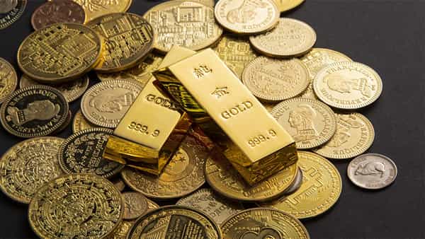 Gold Price Today: అదే ధరతో ఊగిసలాడుతున్న బంగారం, వెండి ధరలు.. తులం ఎంతంటే..