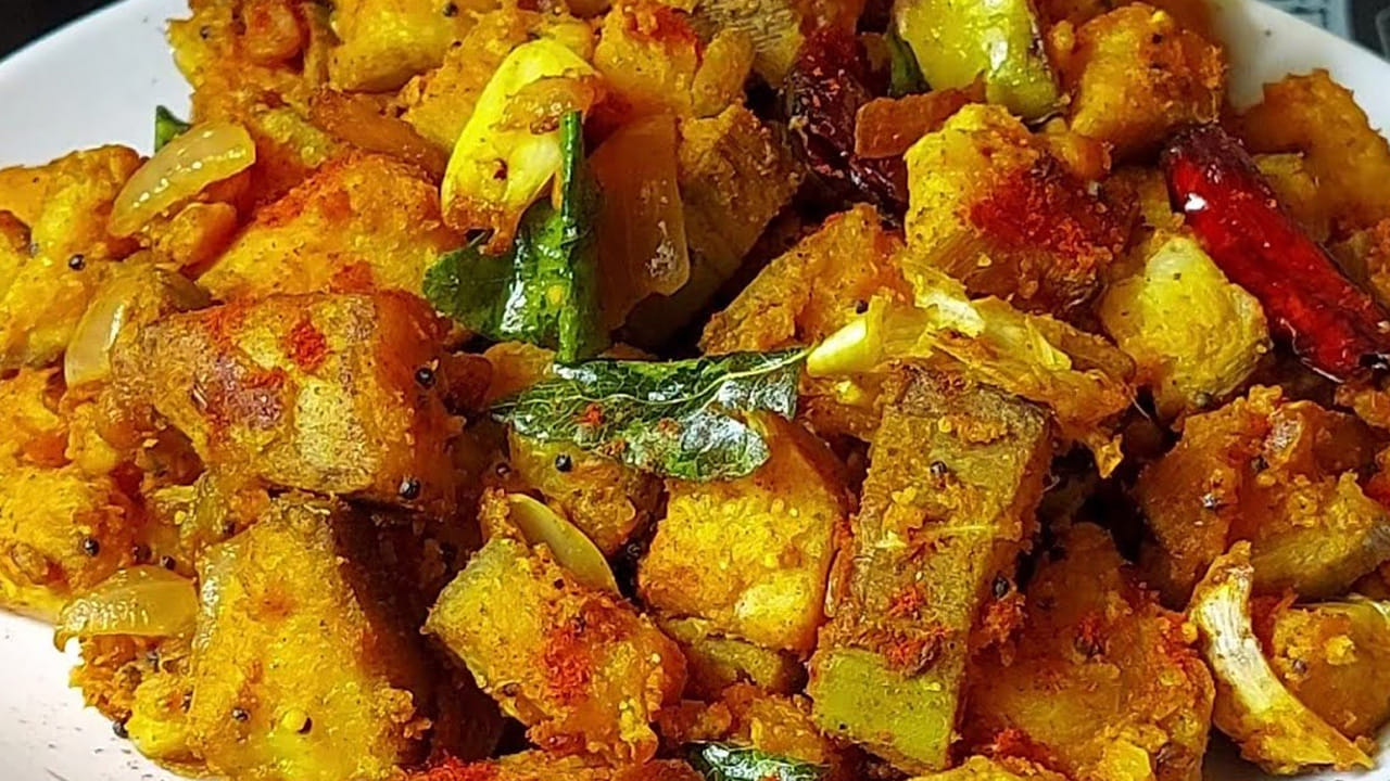  చివర్లో కొత్తిమీర, ఒక టేబుల్ స్పూన్ నిమ్మరసం చల్లితే టేస్ట్ నెక్స్ట్ లెవెల్.  ఇలా చేసి మీ ఇంట్లో వాళ్ళకి పెడితే, వాళ్ళు మళ్ళీ మళ్ళీ కావాలని అడుగుతారు. అంతేకాదు, ఈ మాంసం కూరలను కూడా తలదన్నేలా ఉంటుంది. 