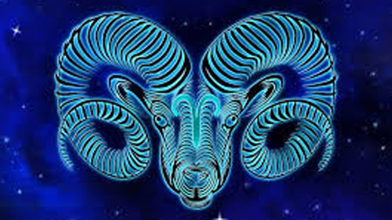 మేష రాశి (Aries): బాబా వంగా ప్రకారం, మేష రాశిలో జన్మించిన వారికి ఏప్రిల్ 6వ తేదీ నుండి ఏప్రిల్ 12వ తేదీ వరకు ఉన్న కాలం అత్యంత ఫలవంతంగా ఉండబోతోంది. ఈ వారంలో మీకు రెట్టింపు అదృష్టం కలిగిస్తుంది. మేష రాశి వారికి వచ్చే వారం ఆర్థికంగా చాలా బలంగా ఉంటుంది. పెండింగ్లో ఉన్న పనులు పూర్తి కావడమే కాకుండా, కొత్త పెట్టుబడుల నుండి లాభాలు అందుతాయి. అలాగే కొత్త బాధ్యతలు అప్పగించే అవకాశం కూడా ఉంది. ఇది మీ కెరీర్లో గణనీయమైన పురోగతికి దారితీస్తుంది. ఫ్లాట్ లేదా భూమి కొనుగోలుకు సంబంధించిన కలలు నెరవేరవచ్చు. కుటుంబాలతో సంతోషంగా గడుపుతారు. మీ ఆత్మవిశ్వాసం పెరుగుతుంది. మీ నిర్ణయాలు తీసుకునే సామర్థ్యాలు గణనీయంగా బలపడతాయి.