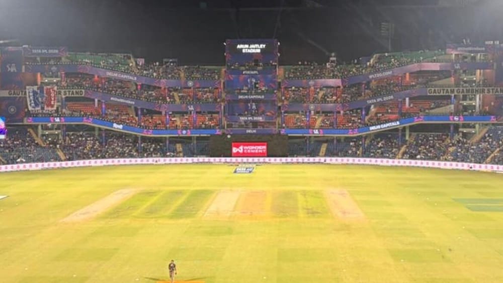 IPL Ticket Fraud : అరుణ్ జైట్లీ స్టేడియం సాక్షిగా భారీ కుంభకోణం.. డైరెక్టర్ టిక్కెట్లే వాడేసి వీఐపీ గ్యాలరీలోకి వచ్చిన కేటుగాళ్లు