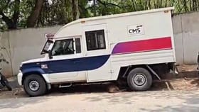 నమ్మి రూ. కోటి ఇస్తే.. నగదుతో పరారీ!