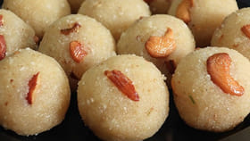 పచ్చి కొబ్బరి అటుకుల ఉండలు.. ఇలా చేసి తింటే ఇంటిల్లిపాది ఫిదా