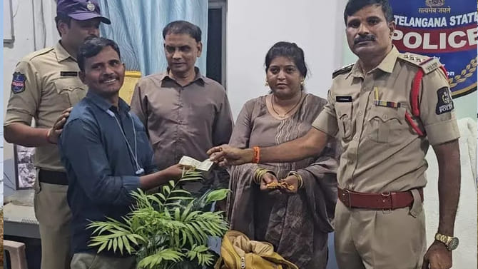 కర్ణాటక మహిళకు షాక్ ఇచ్చిన ఆటో డ్రైవర్ మంచితనం.. పోలీసుల ప్రశంసలు