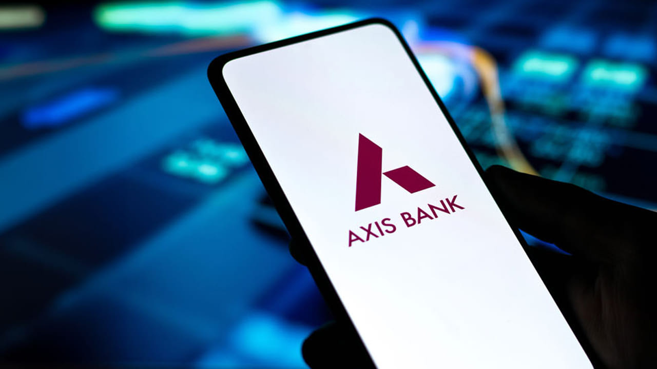 Axis Bank: దేశంలోనే తొలిసారి.. ఈ బ్యాంక్ కస్టమర్లకు గుడ్ న్యూస్.. ముఖం చూపిస్తే చాలు మొబైల్ నంబర్ అప్‌డేట్!