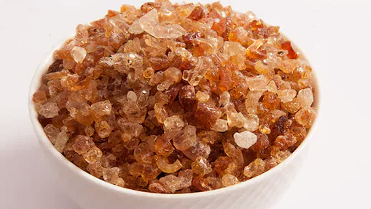 బాదం బంకను తయారు చేసే విధానం: ముందుగా 10 బాదంను తీసుకుని రాత్రి మొత్తం నీటిలో నానబెట్టాలి. 