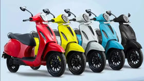 బజాజ్‌ బంపరాఫర్‌.. పాత ధరతోనే కొత్త స్కూటీలు!