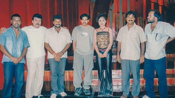 Mega Photo: పాతికేళ్ల నాటి మెగా జ్ఞాపకం.. ఠాగూర్ సెట్లో అన్నయ్యను కలిసిన గుడుంబా శంకర్..!