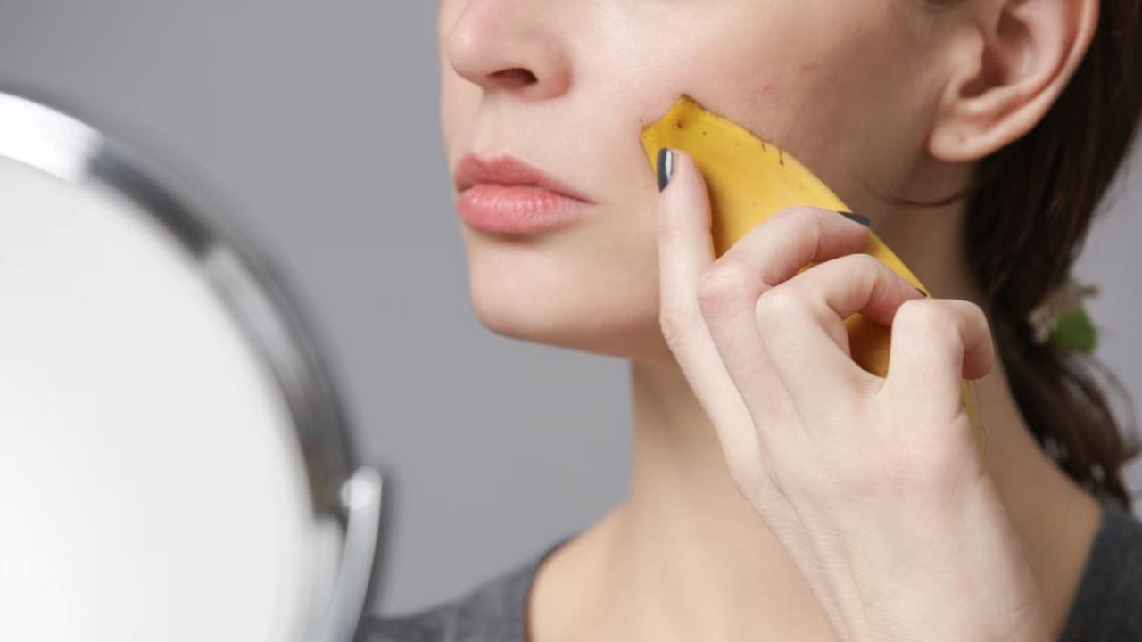 అరటి పండుతోనే కాదు తొక్కతోనూ అద్భుత ప్రయోజనాలు.. విషయం తెలిస్తే తొక్క కూడా పడేయరు