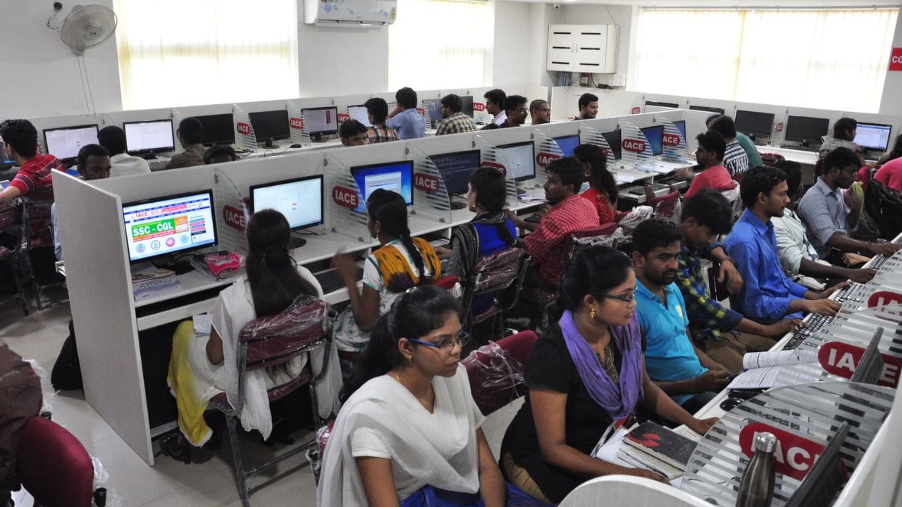 పోటీ పరీక్షలకు సిద్ధమవుతున్న అభ్యర్థులు ఈ అవకాశాన్ని సద్వినియోగం చేసుకోవాలని అధికారులు సూచించారు. మరిన్ని వివరాల కోసం ఆఫీసు పనివేళల్లో అంటే ఉదయం 10:30 నుంచి సాయంత్రం 5 గంటల వరకు సంప్రదించాలని తెలిపారు.