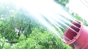 మండే ఎండల్లోను బెజవాడ వాహనదారులను పలకరిస్తున్న చిరు జల్లులు.. ఇలా