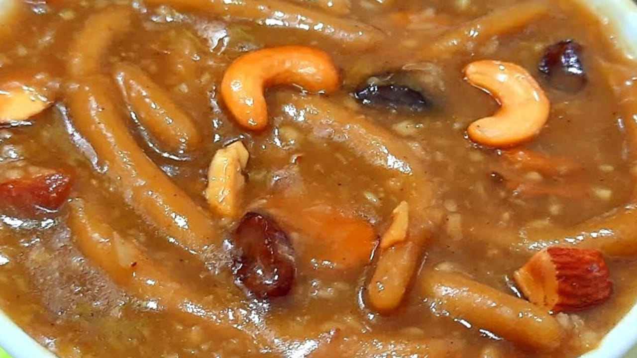  బెల్లం పాకాన్ని కూడా ఇలా కలపాలి: ఇప్పుడు దీనిలో బెల్లం పాకాన్ని కూడా వేసి  బియ్యం, పాలలో కలిసిపోయే వరకు ఉంచాలి.  
ఇలా వీటిని మెల్లిగా గరిటెతో కొద్దీ కొద్దిగా కలుపుతూ ఉండాలి. ఇలా తిప్పితే పాశం గట్టిగా, టేస్టీగా మారుతుంది. దీనిని తింటే, ఒంట్లో వేడి క్షణాల్లో తగ్గిపోతోంది. మీరు కూడా మీ ఇంట్లో తప్పక ట్రై చేయండి. 
