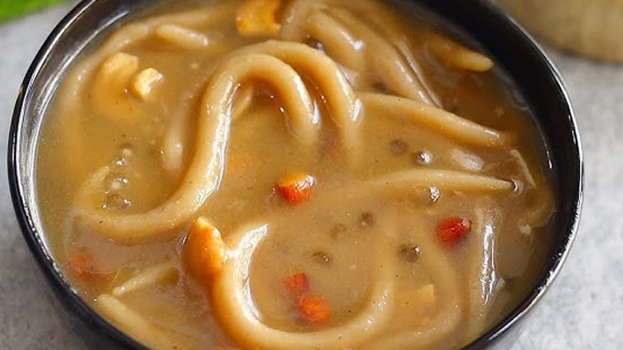 
బియ్యాన్ని ఈ విధంగా ఉడికించాలి : ముందుగా బియ్యాన్ని నీటితో బాగా  కడిగి వాటిని బాగా  ఉడికించాలి. అలా అని గట్టిగా కాకుండా మెత్తగా ఉండేలా వీటిని ఉడికించుకోవాలి. ఇలా చేస్తే  పాశం  మంచిగా వస్తుంది అలాగే, మంచి టేస్టీగా ఉంటుంది. ఇంకా ఇది తినడానికి బాగుంటుంది. మీరు ట్రై చేసేటప్పుడు దీనిని మర్చిపోకండి. 
