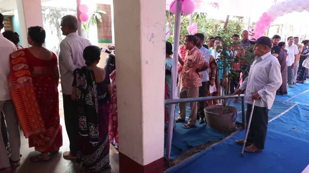 భారీ భద్రత మధ్య ప్రారంభమైన ‘మినీ పోరు’..! తొలి గంటల్లోనే బెంగాల్, తమిళనాడులో భారీగా...