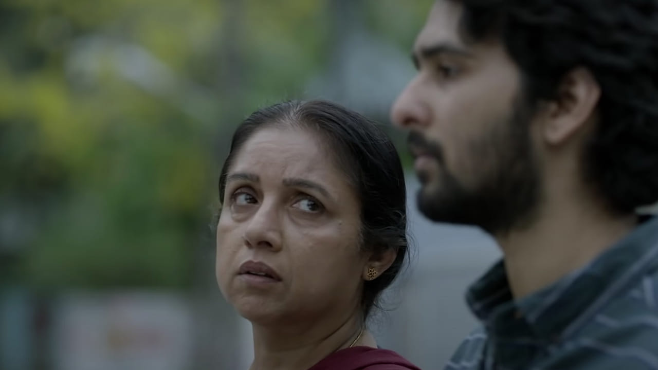 'భూతకాలం' హారర్ సినిమా ప్రియుల కోసం రూపొందించిన చిత్రం. మధ్యలో కొన్ని చోట్ల సినిమా నెమ్మదిగా సాగుతున్నట్లు అనిపించినా, భయానక సన్నివేశాలను చిత్రీకరించిన విధానం ప్రత్యేకంగా ఉంటుంది. సుదీర్ఘమైన ఫ్లాష్‌బ్యాక్‌లు గానీ, ఒక క్రమ పద్ధతిలో సాగే కథనం గానీ లేకుండా, రాహుల్ సదాశివం ఒక ఇంట్లో జరిగే అతీంద్రియ సంఘటనలను చాలా భయానకంగా చిత్రీకరించారు.