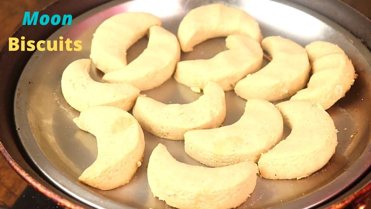 పూర్తిగా చల్లారిన తర్వాతే బిస్కెట్లను ప్లేట్ నుంచి తీయాలి, అప్పుడే అవి విరిగిపోకుండా క్రంచీగా ఉంటాయి. ఒక బిస్కెట్ తుంచి చూస్తే లోపల వరకు ఎంత చక్కగా బేక్ అయ్యాయో తెలుస్తుంది. సాయంత్రం పూట వేడి వేడి టీతో కలిపి ఈ బిస్కెట్లు తింటే ఆ మజానే వేరు. మార్కెట్‌లో దొరికే రసాయనాలు కలిపిన బిస్కెట్ల కంటే, మన చేతులతో మన ఇంట్లోని పదార్థాలతో చేసిన ఈ బిస్కెట్లు ఎంతో బాగా వస్తాయి. 