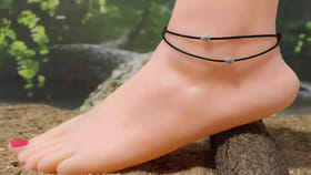 పాదాలకు నల్ల దారం కట్టుకోవడం.. శుభమా అశుభమా? అసలు నిజం ఇదే!