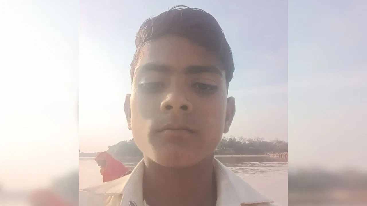 పాము కాటుకు గురైన బాలుడు.. చికిత్స పేరుతో మంత్రగాళ్లు చేసిన పనికి..!