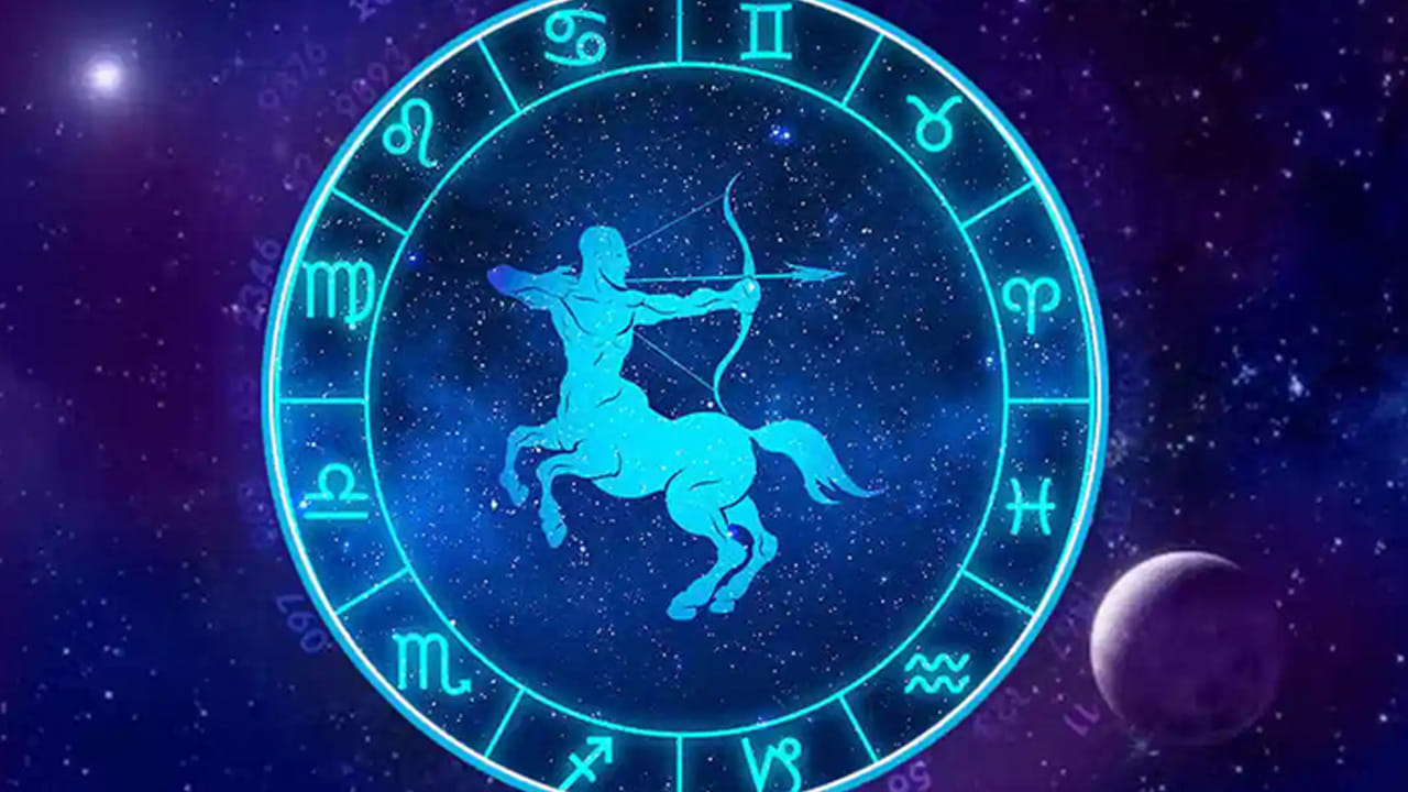 ధనస్సు రాశి : ధనస్సు రాశి వారికి లక్కు కలిసి వచ్చిందని చెప్పాలి. ఈ రాశి వారు త్వరలో స్థిరాస్థి కొనుగోలు చేస్తారు. దూర ప్రయాణాలు చేయాల్సి వస్తుంది. ఇవి మీ ఆదాయాన్ని పెంచుతాయి. మానసిక ప్రశాంతతను అందిస్తాయి. ఈ రాశి వారికి సమాజంలో మంచి గుర్తింపు లభిస్తుంది. అనుకున్న పనులు సమయానికి పూర్తి చేస్తారు.