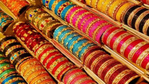 రూ. 10 పెట్టుబడి.. రూ. 90 లాభం.. గాజుల వ్యాపారంతో కాసుల వర్షం