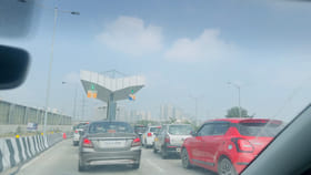 ఓ మహిళ, ముగ్గురు వ్యక్తులు.. కారులో గుట్టుగా ఆ యవ్వారం..