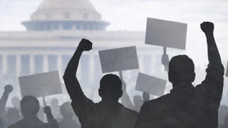 Central Government: కేంద్ర ప్రభుత్వం సూపర్ న్యూస్.. ప్రతీ నెలా రూ.5 వేల వరకు పింఛన్.. వీరికి మాత్రమే ఛాన్స్..