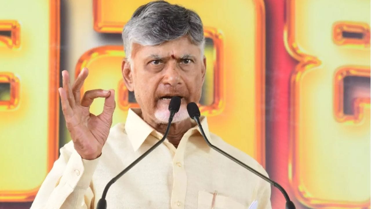 CM Chandrababu: ఉద్యోగులకు సీఎం చంద్రబాబు బంపర్ ఆఫర్.. ఫర్ఫామెన్స్ బాగుంటే అదిరిపోయే గిఫ్ట్‌