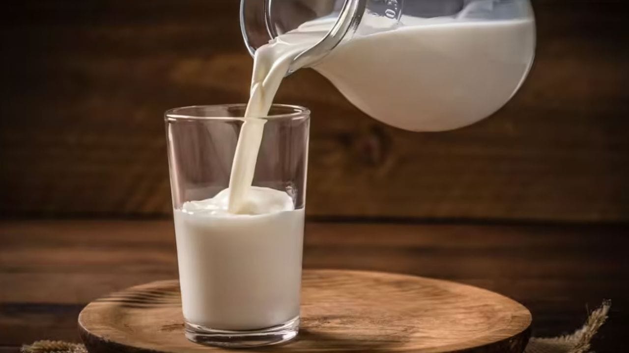 మీరు తాగే పాలు స్వచ్ఛమైనవేనా? డిటర్జెంట్, యూరియా కలిపారా తెలుసుకునే 5 చిట్కాలు