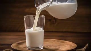 మీరు తాగే పాలు స్వచ్ఛమైనవేనా? డిటర్జెంట్, యూరియా కలిపారా తెలుసుకునే 5 చిట్కాలు