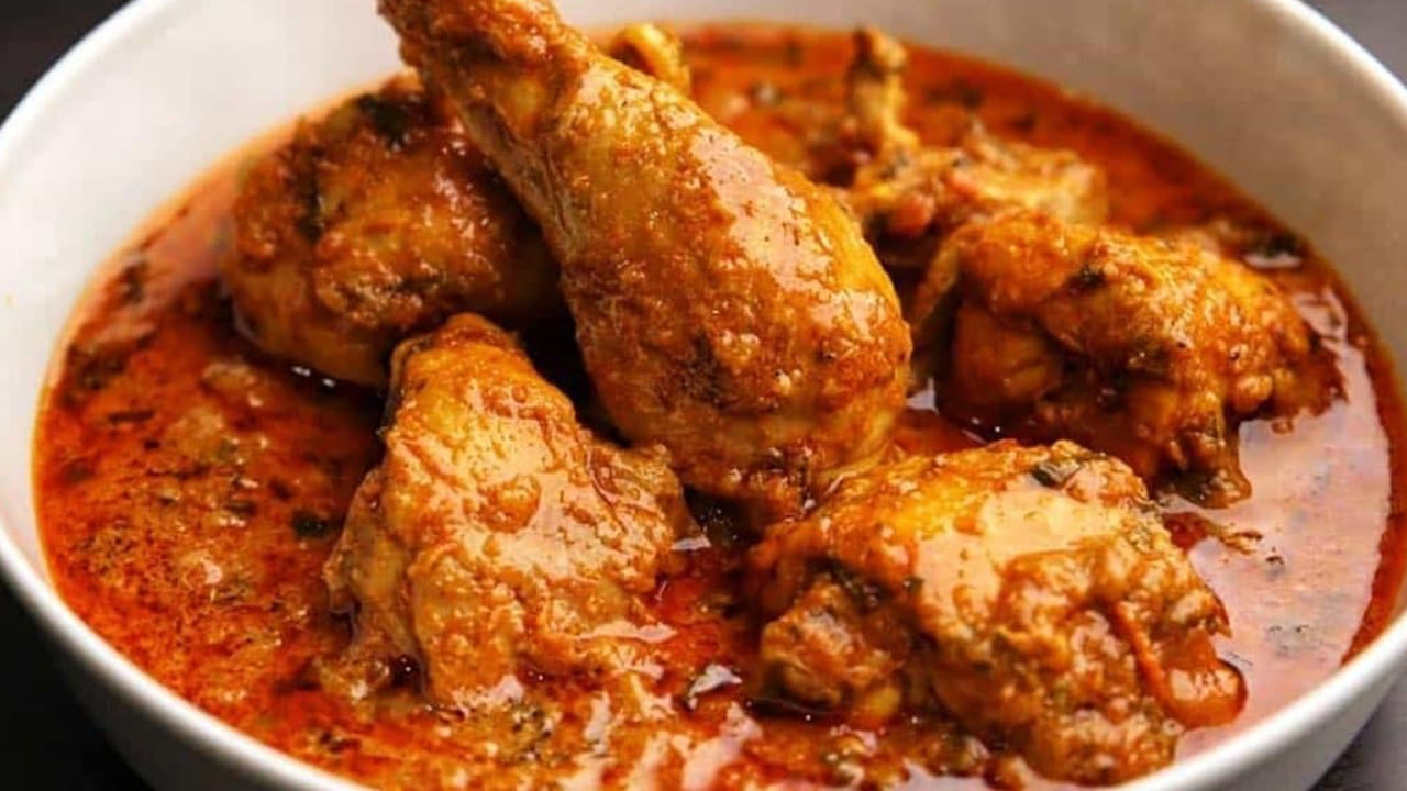 బదులుగా, చికెన్ బ్రెస్ట్, లెగ్ పీస్ లేదా థై పీసులు కొంచెం వరకు మంచి ఎంపికలు.. వీటిలో ఎన్నో పోషకాలు ఉంటాయి.. అంతేకాకుండా ఆరోగ్యకరమైనవని నిపుణులు చెబుతున్నారు. వీటిని కర్రీగా ఫ్రైగా చేసుకుని తినొచ్చు..