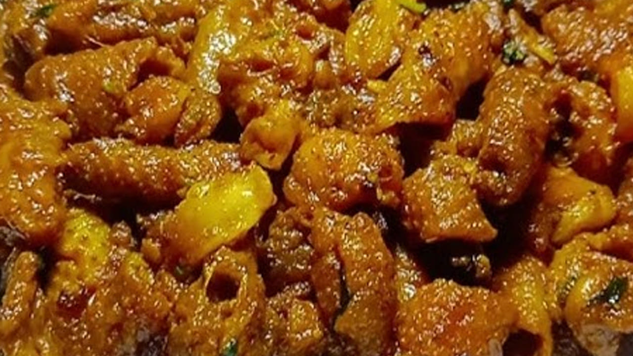 
 ఎందుకంటే దీనిలో హానికర కొవ్వు ఉంటుందని నిపుణులు చెబుతున్నారు. కాబట్టి దీనిని తినకపోవడమే మంచిది. ఇంకా చికెన్ స్కిన్‌లో కొవ్వు శాతం చాలా ఎక్కువగా ఉంటుంది. ఇది ఆరోగ్యానికి అంత మంచిది కాదు. 
