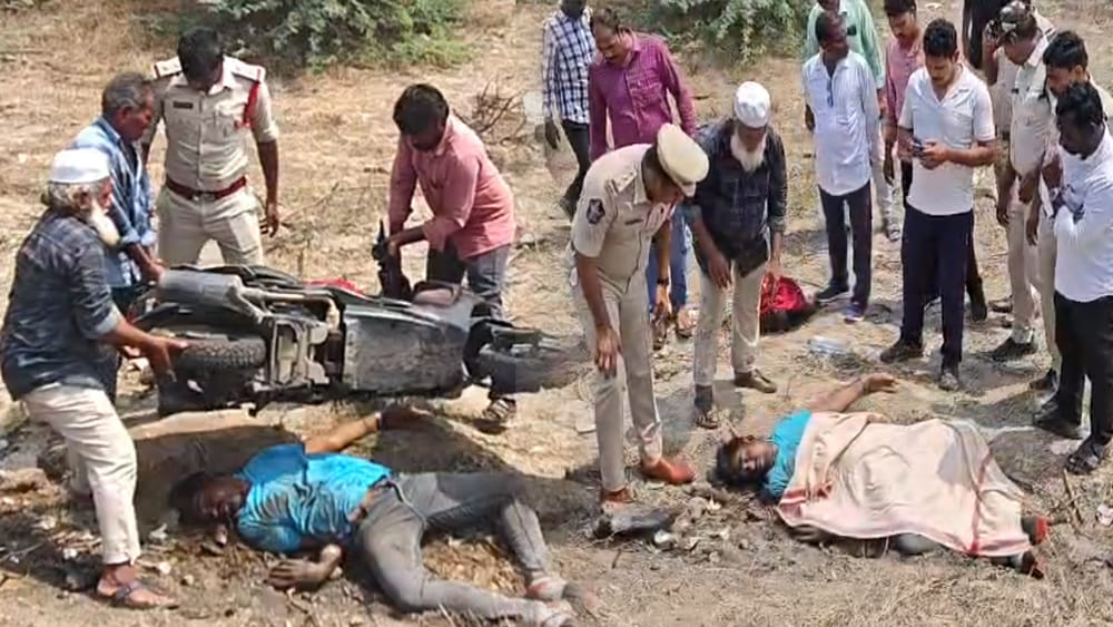 Andhra Pradesh: యాక్సిడెంట్ అనుకుంటే పొరపాటే.. ఆ బండి కింద దాగున్న భయంకరమైన నిజం ఏంటంటే..?