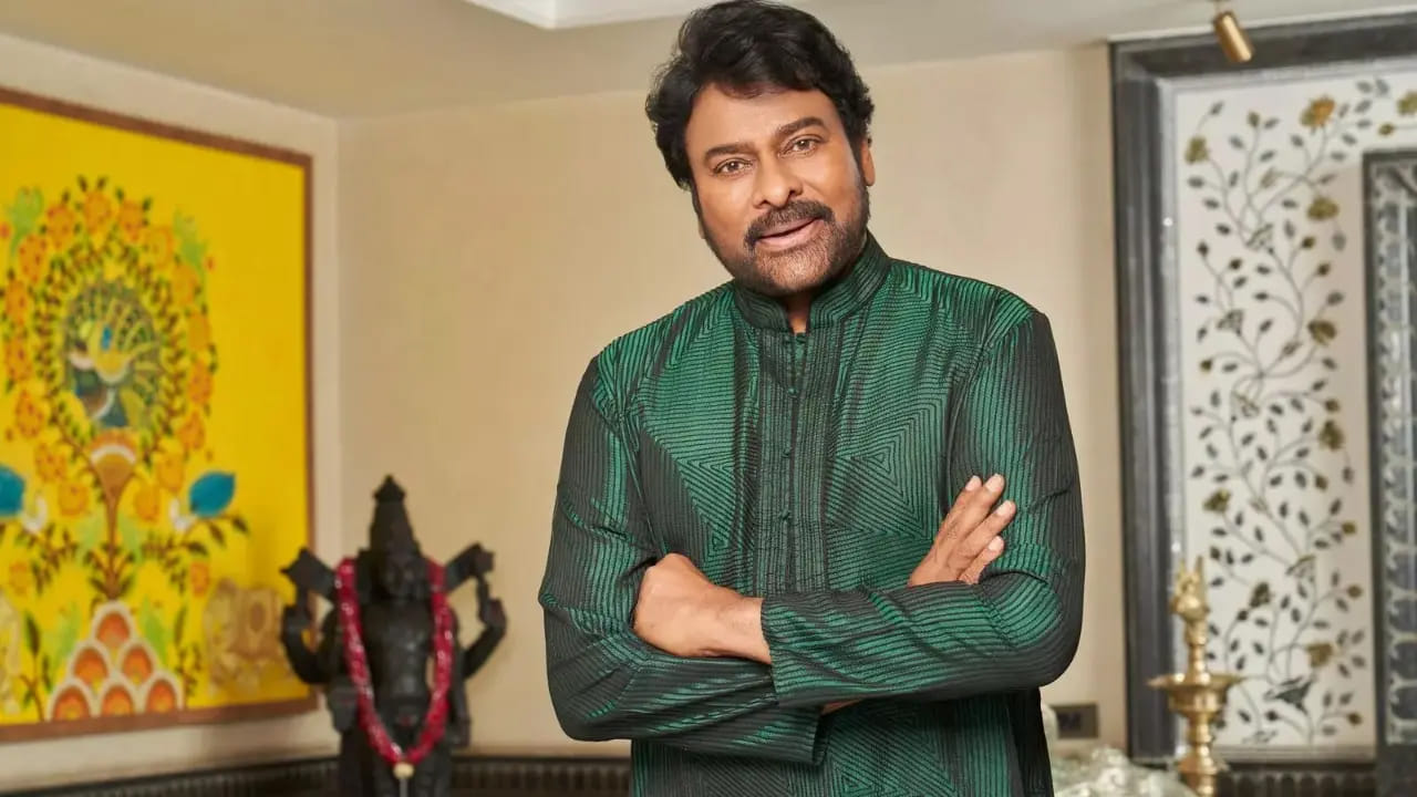 ఆంధ్రదేశంలో భారీ తుఫానులు, వరదలు ఉన్నప్పటికీ ఈ చిత్రం అద్భుత విజయం సాధించిందని, హైదరాబాద్‌లో ఘనంగా 100 రోజుల వేడుకను నిర్వహించారని ఆయన గుర్తుచేసుకున్నారు.తర్వాత, బిగ్ బాస్ చిత్రంలో చిరంజీవి దర్శకత్వంలో తాను నటించిన అనుభవాన్ని భరణి పంచుకున్నారు. ఈ చిత్రంలో భరణి ఒక క్రూరమైన ఎస్సై పాత్ర (యాదగిరి) పోషించారు. ఒక కీలక సన్నివేశంలో చిరంజీవి అయ్యప్ప దీక్షలో ఉన్నప్పుడు, ఆయనను రెచ్చగొట్టడానికి భరణి పాత్ర ఒక మేకపిల్లను కొట్టడం, కుంటి తమ్ముడిని తన్నడం, తల్లిని తోసేయడం వంటివి చేస్తుంది. ఈ సన్నివేశం చిత్రీకరణ జరుగుతున్న సమయంలో నిర్మాత బాపినీడు గారికి దగ్గరైన ఒక మ స్నేహితుడికి గుండె సమస్య రావడంతో, చిరంజీవి డేట్స్ విషయంలో సమస్య తలెత్తింది.