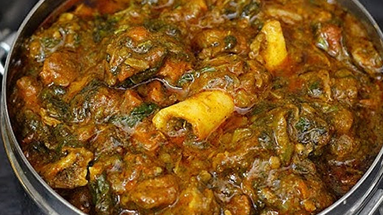 ఇక ఆ తర్వాత ముందుగా తరగి పక్కన పెట్టుకున్న చుక్కకూరను  వేసి 20 నిమిషాల పాటు బాగా ఉడికించాలి. చుక్కకూరతో  మటన్‌ ముక్కలు కలిసి పోయే వరకు దీనిని బాగా కలుపుతూ వండాలి. చివర్లో  మసాలా పొడి వేసి 4  నిమిషాల పాటు స్టవ్ ఆఫ్ చేసి కిందకు దించాలి.