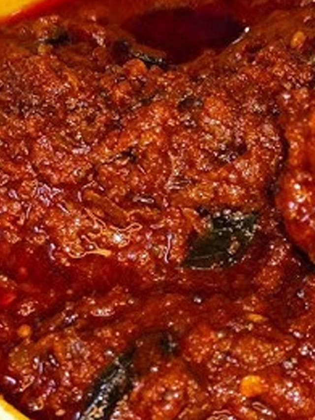 నాన్ వెజ్ కూరలను మైమరిపించే ఉసిరికాయ, పండు మిర్చి పచ్చడి