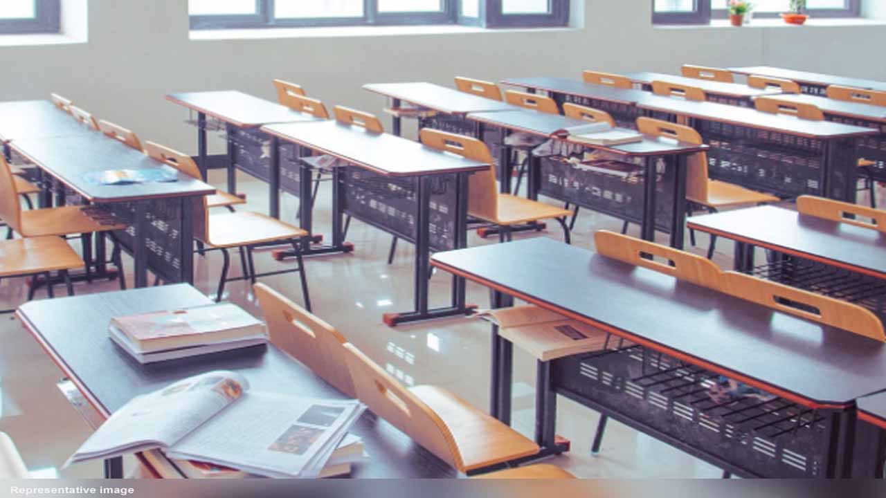 హెడ్మాస్టర్ మందలించాడని మనస్థాపం.. 10వ తరగతి విద్యార్థి ఆత్మహత్య..!