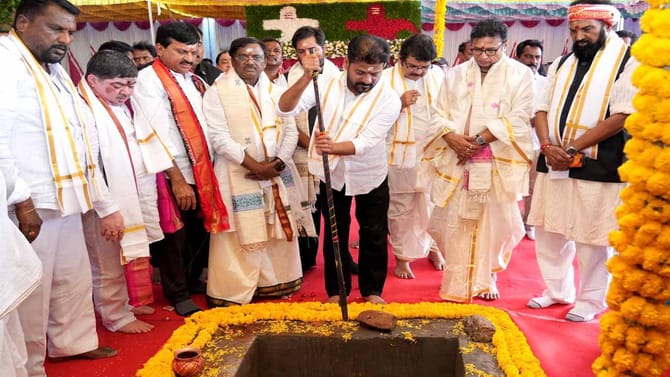 కాళేశ్వర ఆలయ అభివృద్ధి పనులకు ముఖ్యమంత్రి శ్రీకారం